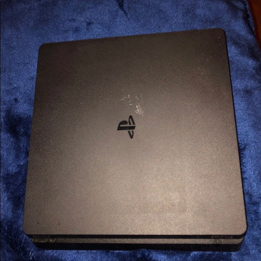 Ps4 console / remote !
